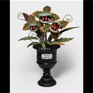 Halloween Hyde & EEK Lg Ghoulish Garden Planter